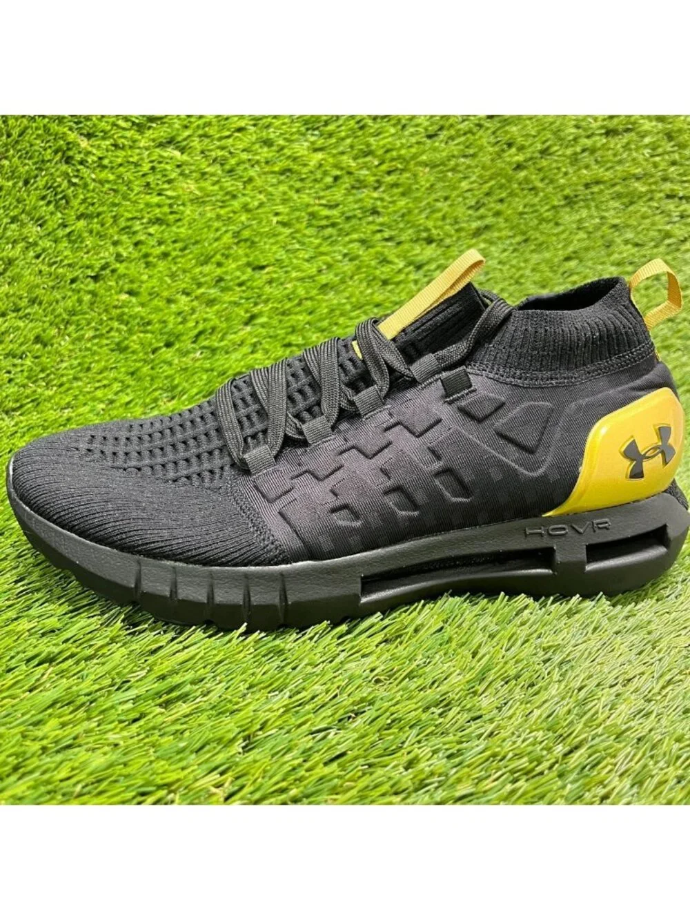 Under Armour HOVR Phantom 1 Mens Size 10 Black Gold Running Shoes Sneakers